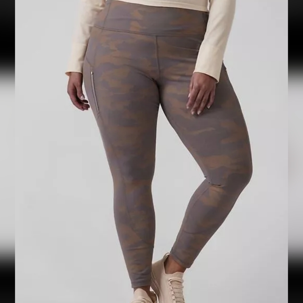 Athleta Camo Rainier Reflective Tight Size xl